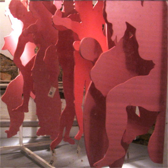 accrochage de silhouettes de nus célèbres de l'histoire de l'art, lien vers la page des sculptures